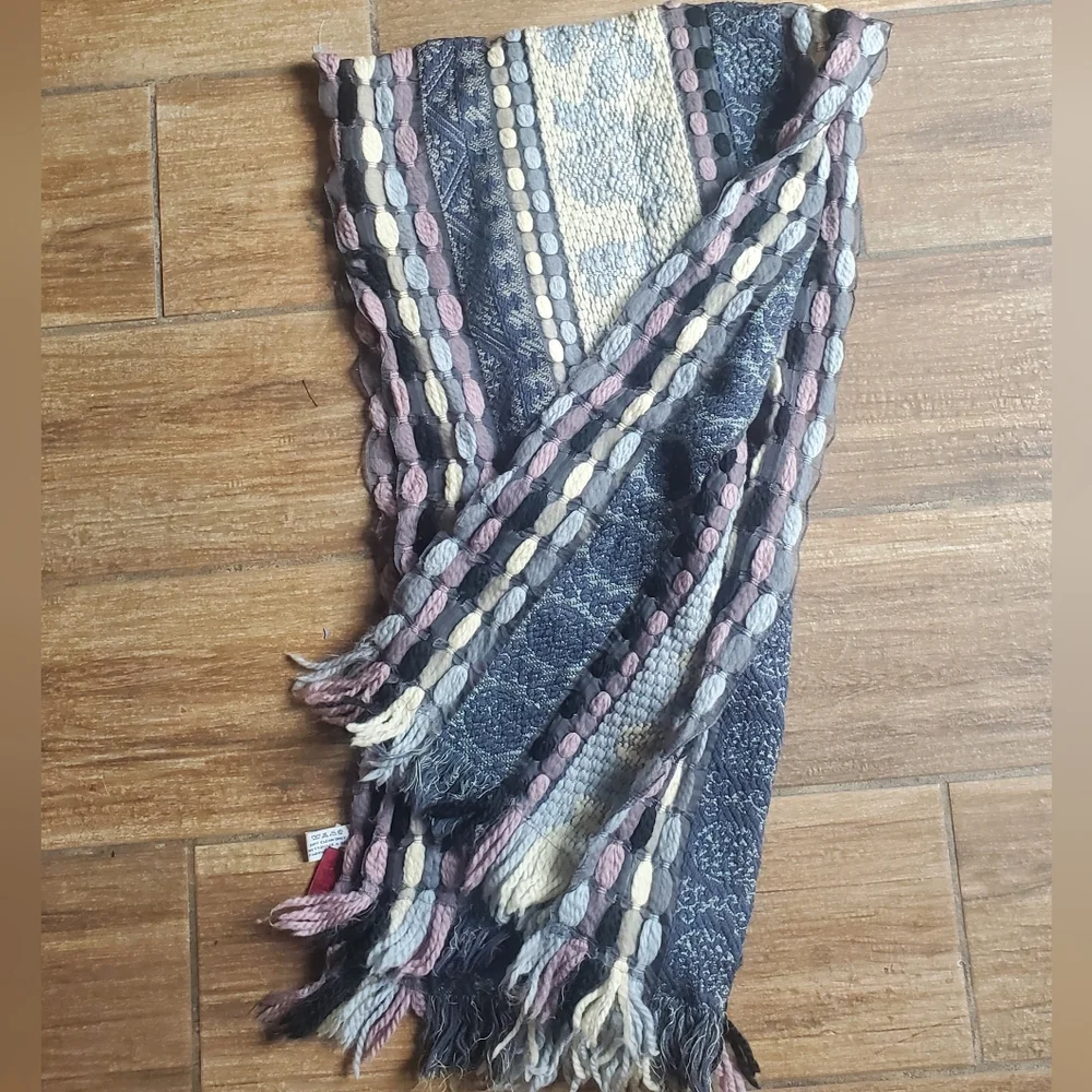 Kenzo Made in Italy Wool and Silk Scarf. - Picture 6 of 16